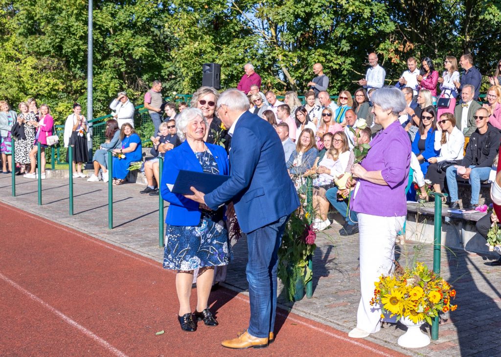 A.Borisova saņem Atzinības rakstu